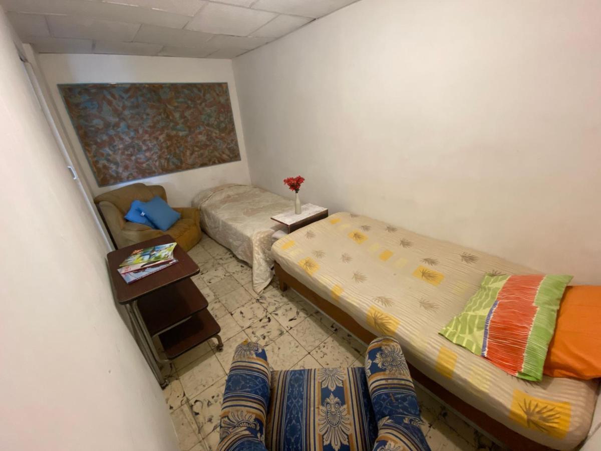 Hostal Casa Las Tias เมเดยิน ภายนอก รูปภาพ