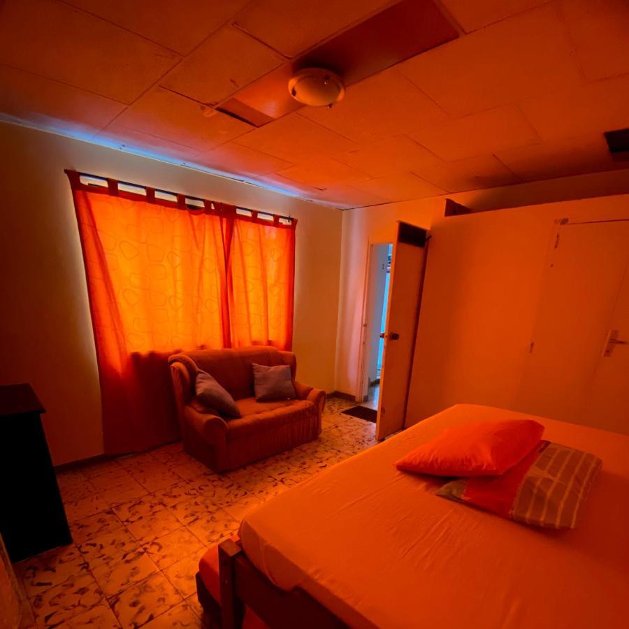 Hostal Casa Las Tias เมเดยิน ภายนอก รูปภาพ
