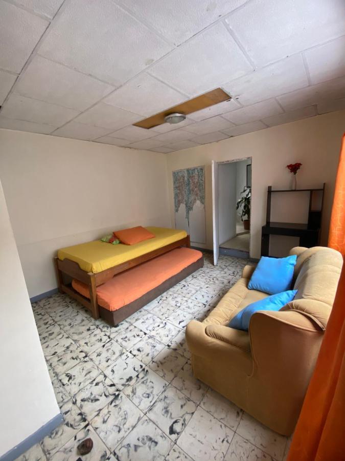 Hostal Casa Las Tias เมเดยิน ภายนอก รูปภาพ
