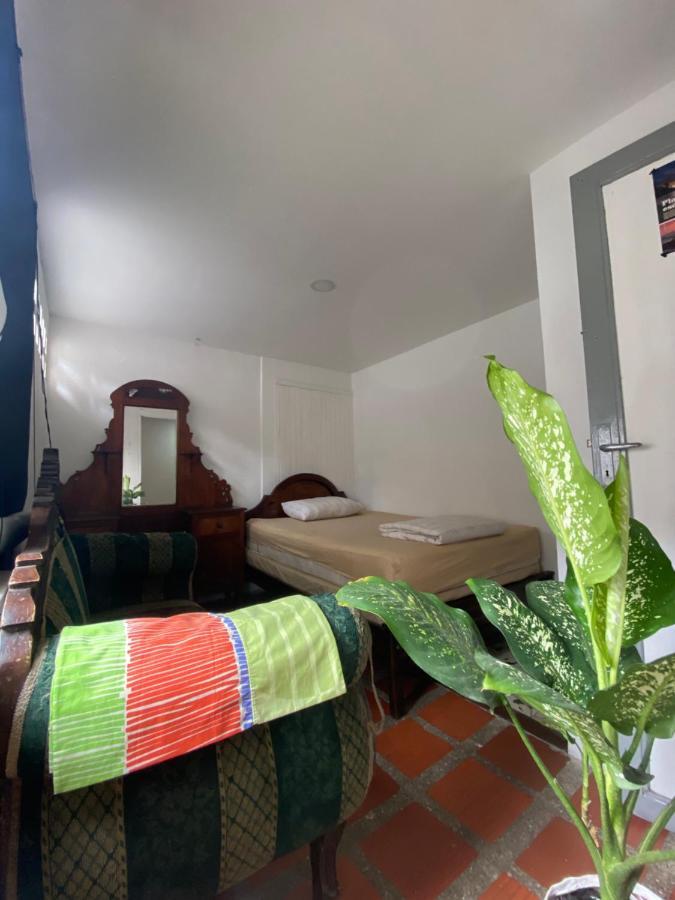 Hostal Casa Las Tias เมเดยิน ภายนอก รูปภาพ