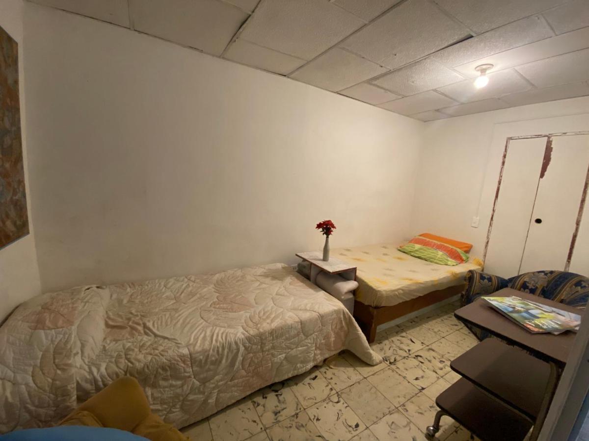 Hostal Casa Las Tias เมเดยิน ภายนอก รูปภาพ