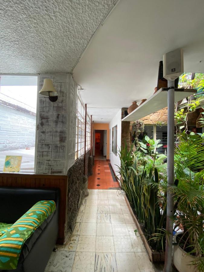Hostal Casa Las Tias เมเดยิน ภายนอก รูปภาพ