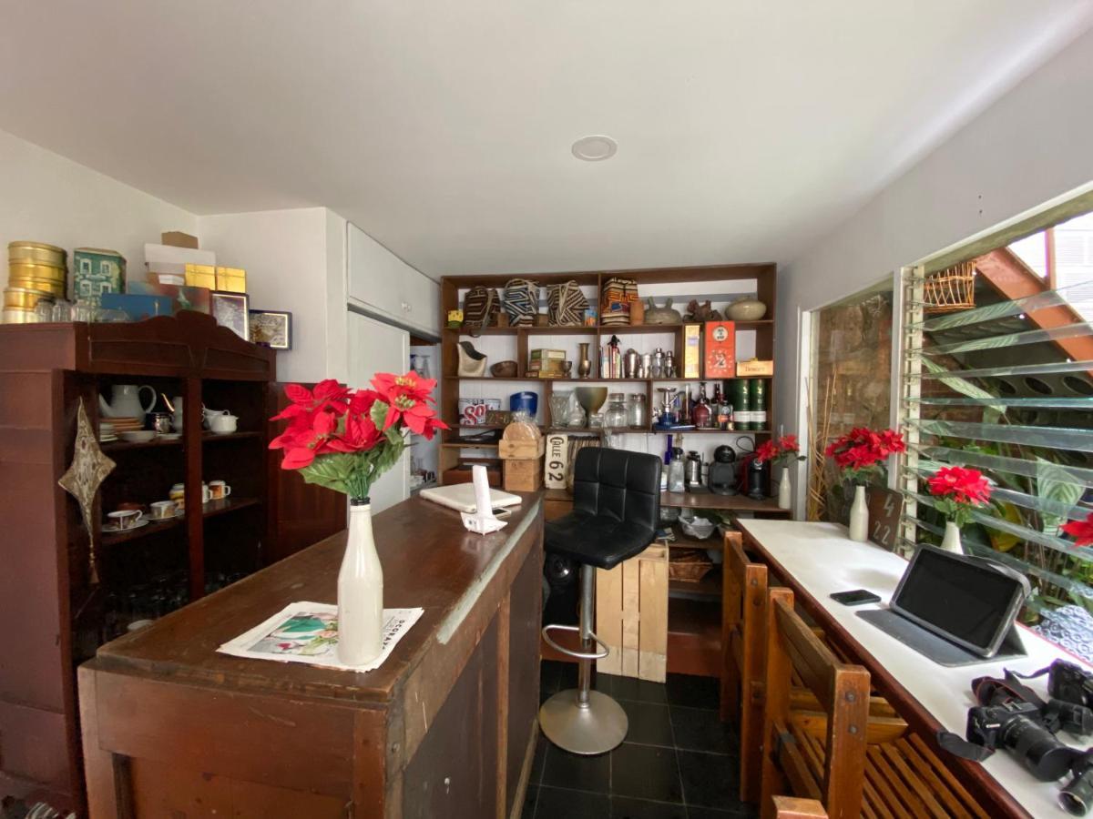 Hostal Casa Las Tias เมเดยิน ภายนอก รูปภาพ