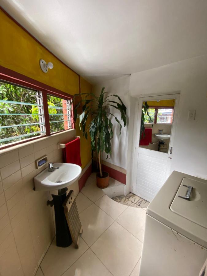Hostal Casa Las Tias เมเดยิน ภายนอก รูปภาพ